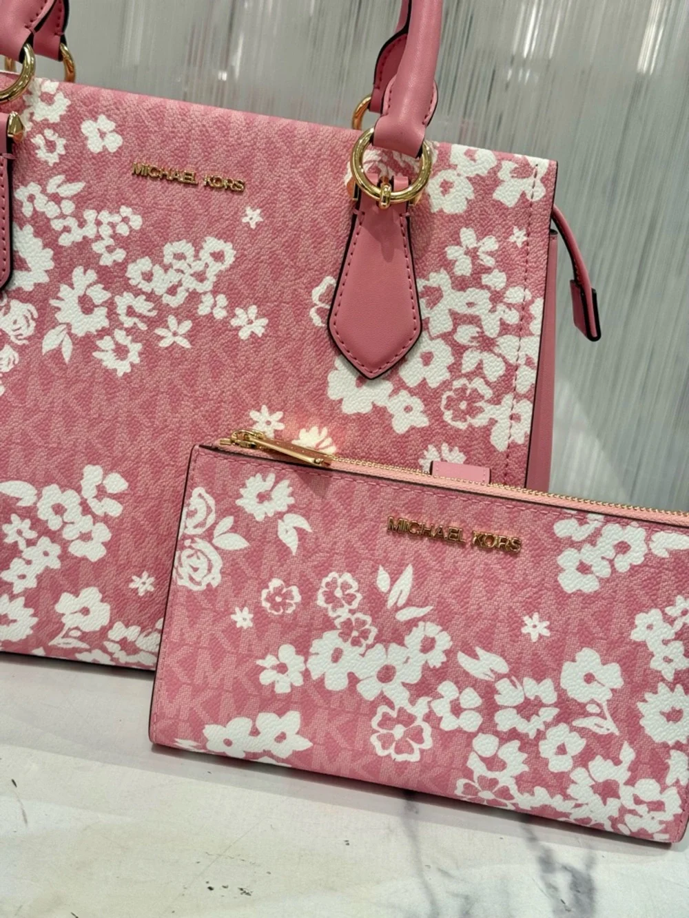 NWT MICHAEL KORS Marilyn Medium Printed Signature Logo Satchel and wristlet set - Picture 2 of 11